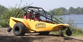 Powerturnen. Dit zeer leuke voertuig kenmerkt zich door het ontbreken van een stuur. De Powerturn is voorzien van twee motoren die afzonderlijk aandrijven.